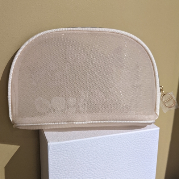 Dior New Floral & Butterflies 🦋 Cosmetic Case - Picture 3 of 5